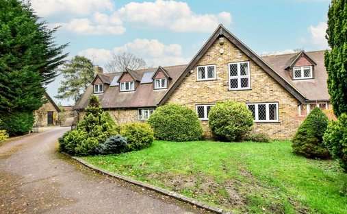 House in Langley Corner, Iver, England 1