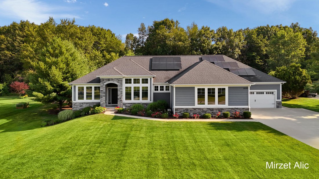 House in Cascade, Michigan, United States 1 - 18610296