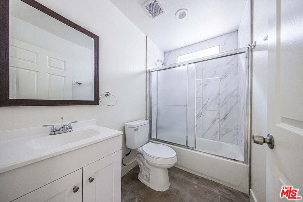 Los Angeles, California, United States 3 - 18611840
