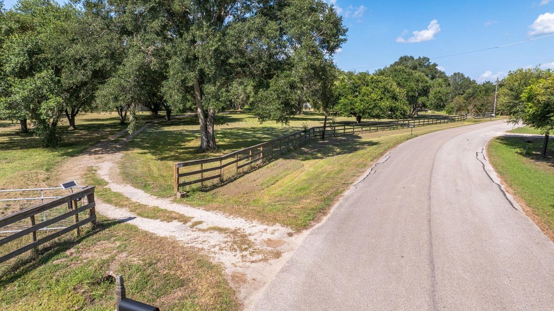 House in Damon, Texas, United States 2 - 18615565