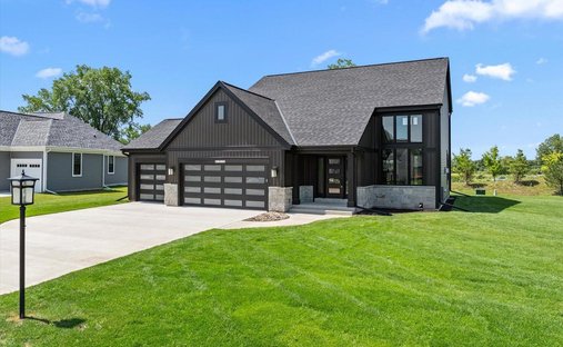 House in Pewaukee, Wisconsin, United States 1