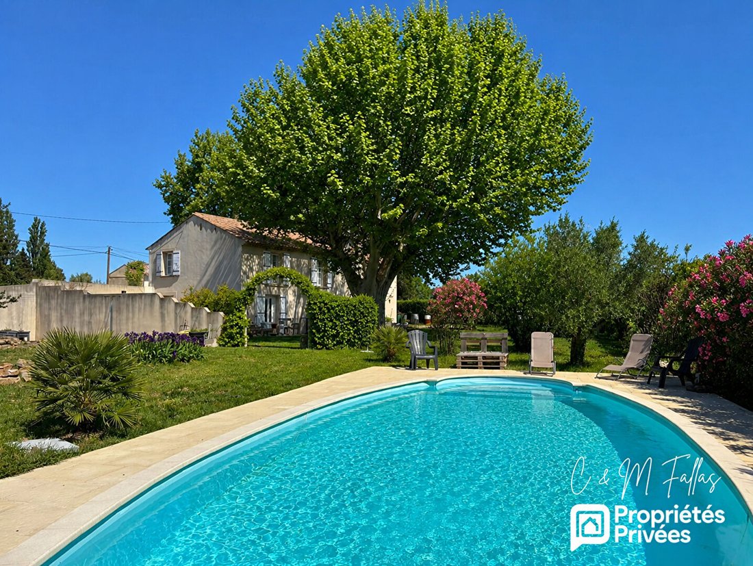 Villa in Camaret-sur-Aigues, Provence-Alpes-Côte d'Azur, France 4 - 18614022