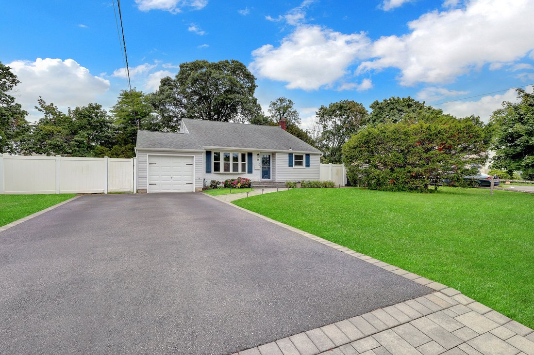 House in West Islip, New York, United States 1 - 18608929
