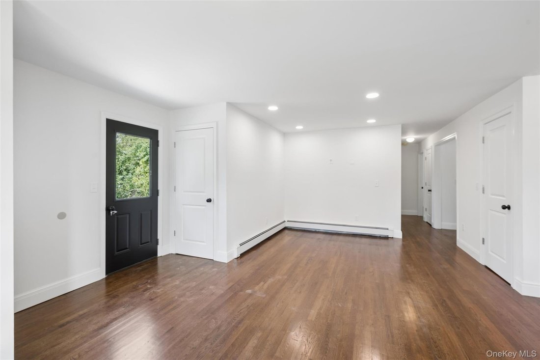 House in Bay Shore, New York, United States 2 - 18613161