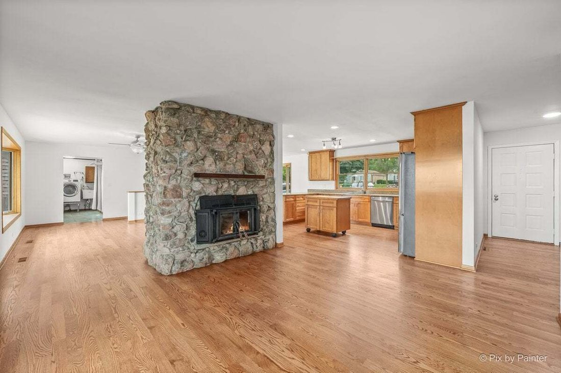 House in Lindenhurst, Illinois, United States 5 - 18615357