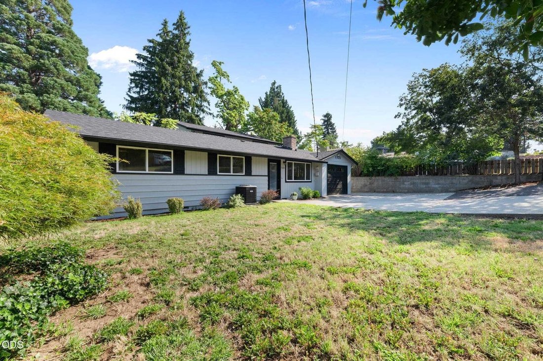 House in Medford, Oregon, United States 3 - 18613534