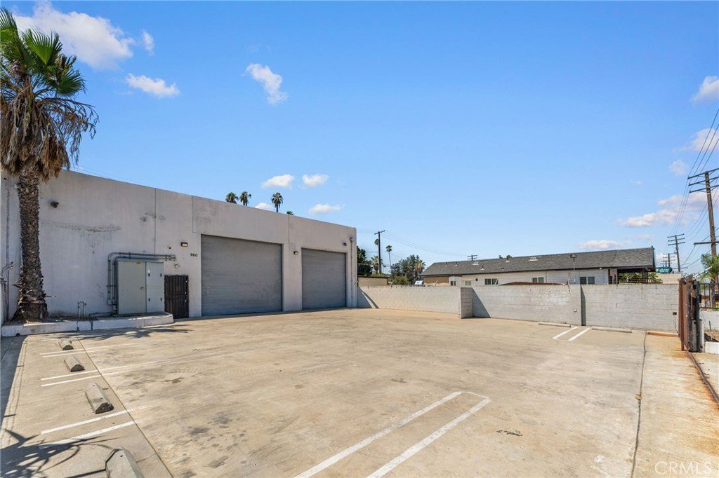 Pomona, California, United States 3 - 18611333