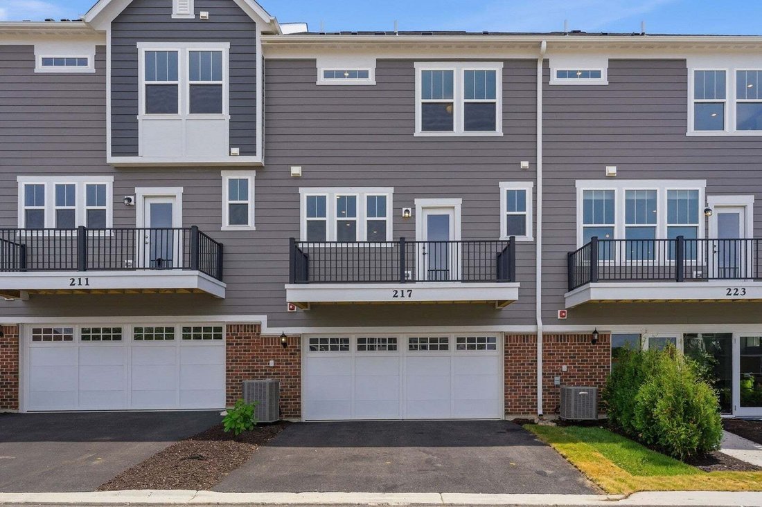 Townhouse in Schaumburg, Illinois, United States 2 - 18612723