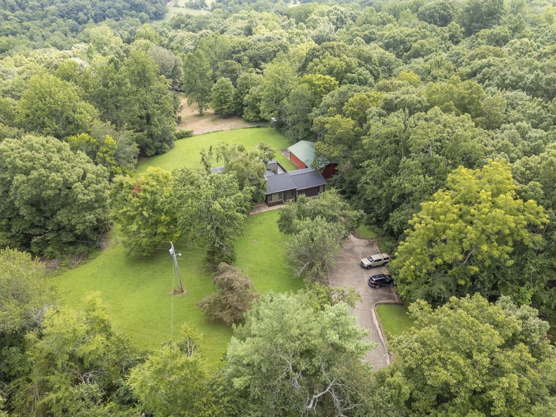 House in Nunnelly, Tennessee, United States 3 - 18605357
