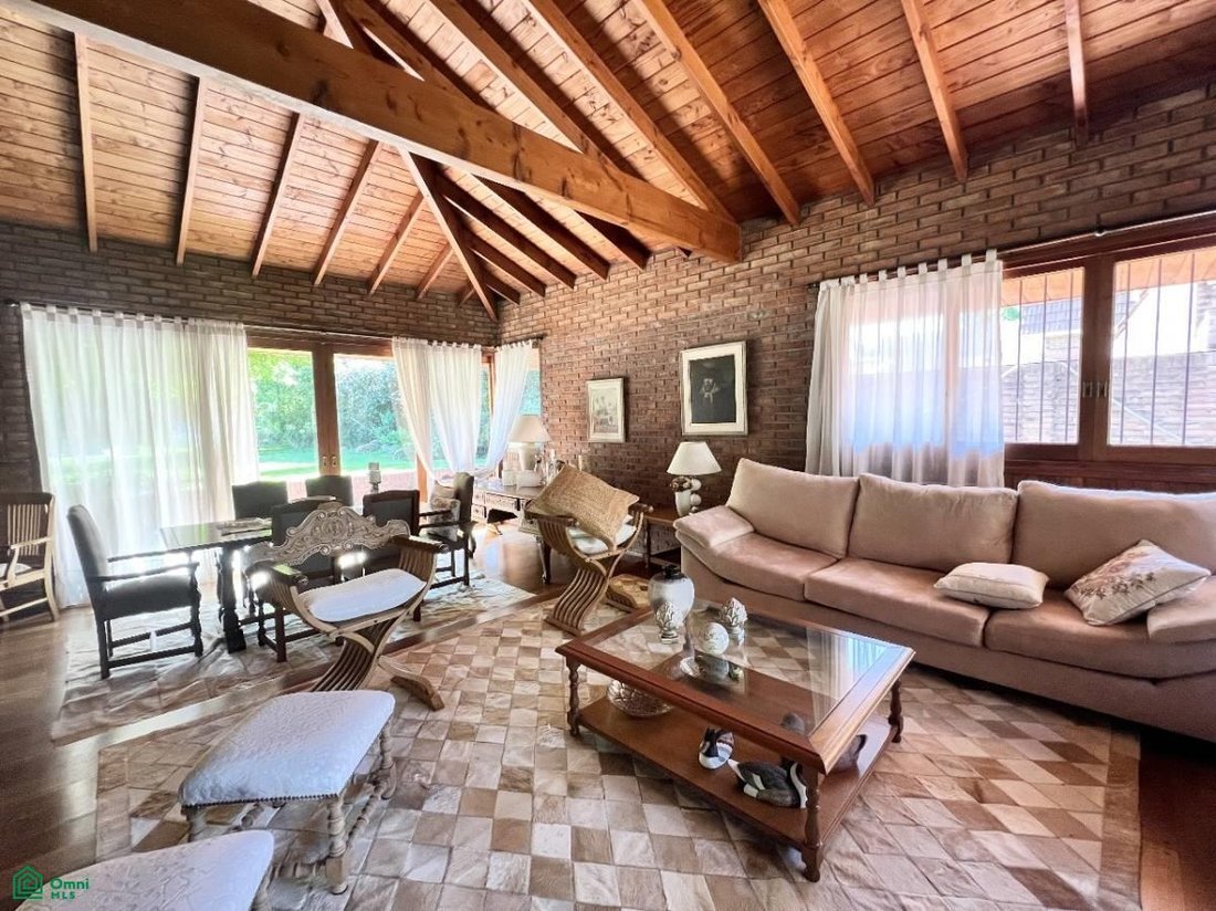 House in Manuel B. Gonnet, Buenos Aires Province, Argentina 3 - 17988317