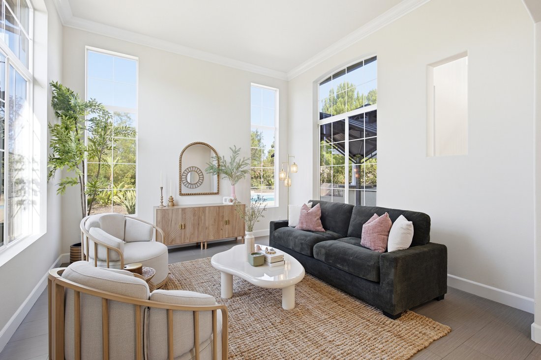 Escondido, California, United States 4 - 18615026
