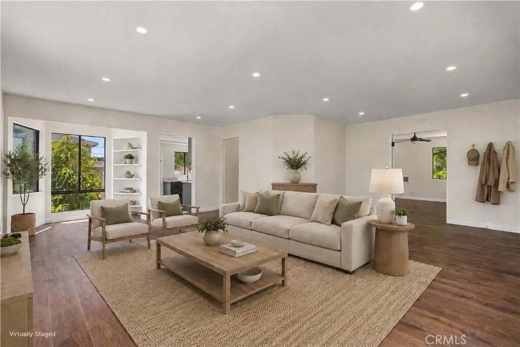 Altadena, California, United States 3 - 18612925
