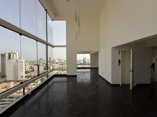 Apartment in Lima, Belarus 1 - 18610252