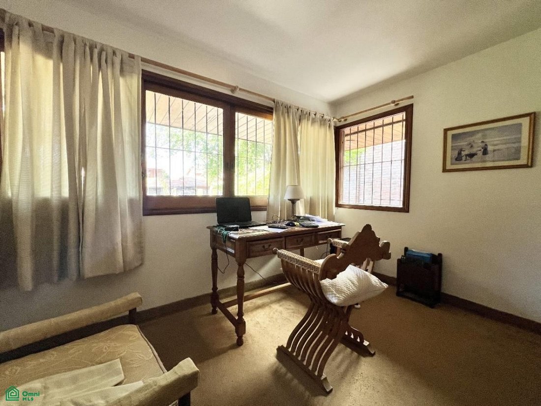 House in Manuel B. Gonnet, Buenos Aires Province, Argentina 2 - 17988317