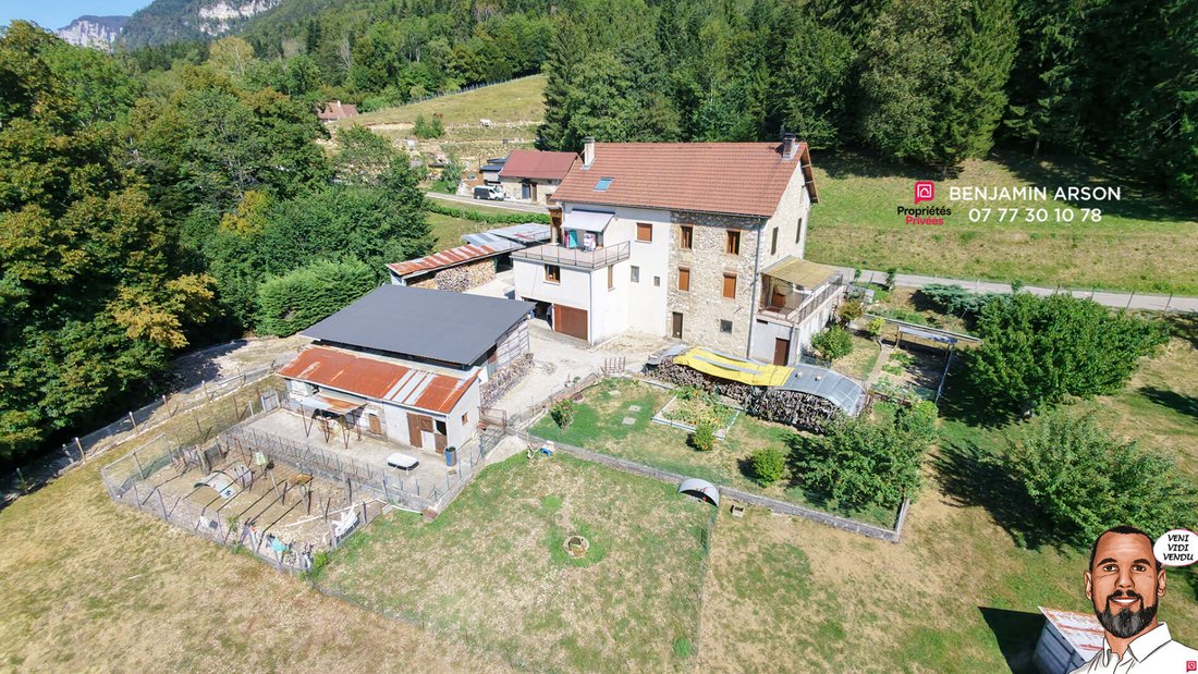 Villa in Saint-Laurent-du-Pont, Auvergne-Rhône-Alpes, France 1 - 18611035