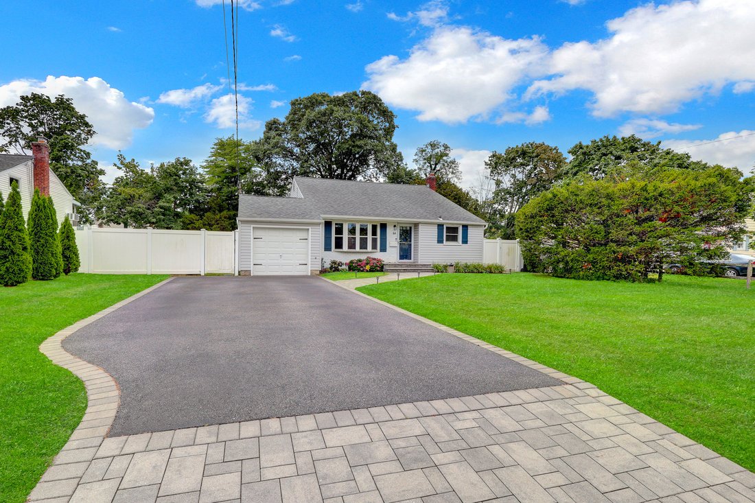 House in West Islip, New York, United States 2 - 18608929