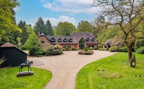 House in Tring, England 1