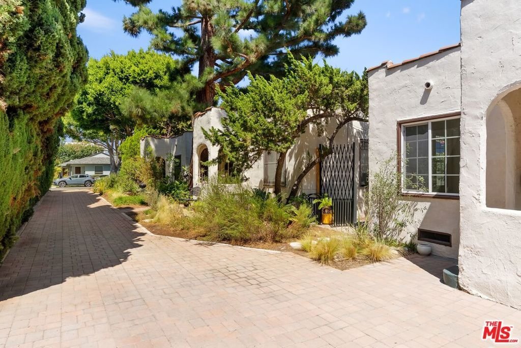 Culver City, California, United States 5 - 18611812