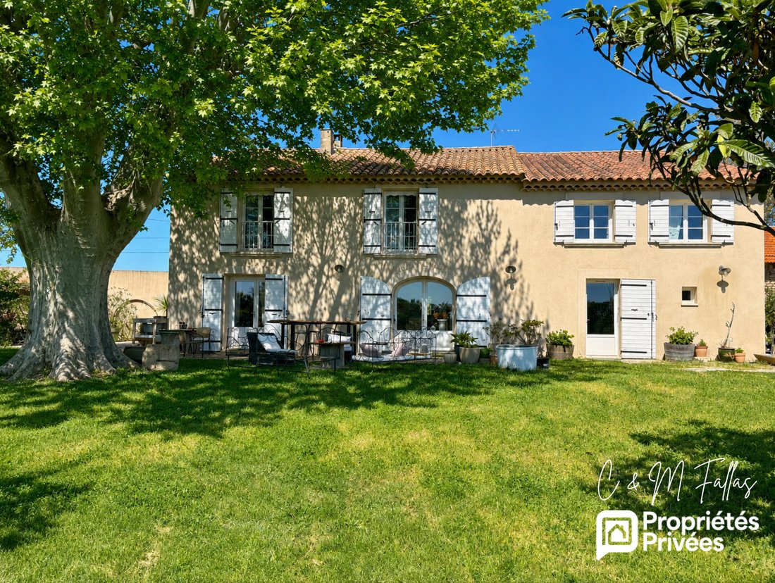 Villa in Camaret-sur-Aigues, Provence-Alpes-Côte d'Azur, France 3 - 18614022
