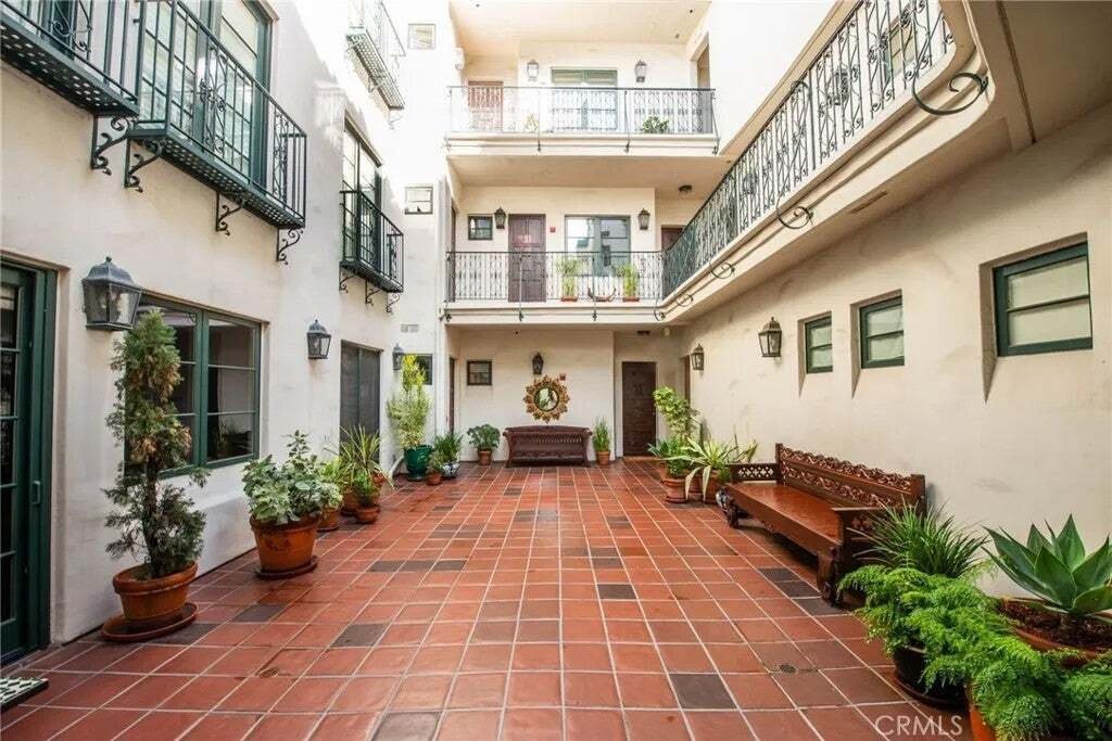 Condo in Los Angeles, California, United States 5 - 16670019