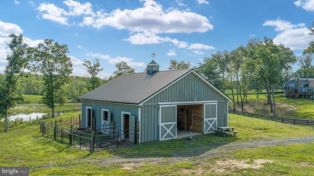 Farm Ranch in Front Royal, Virginia, United States 3 - 18615535