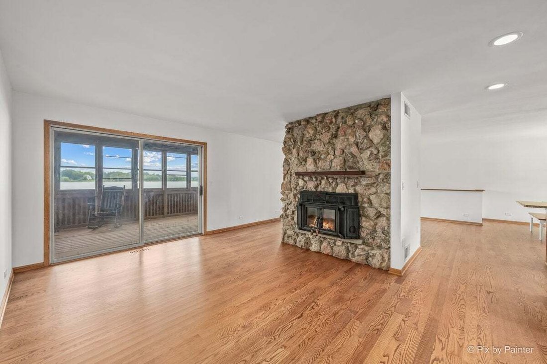 House in Lindenhurst, Illinois, United States 4 - 18615357