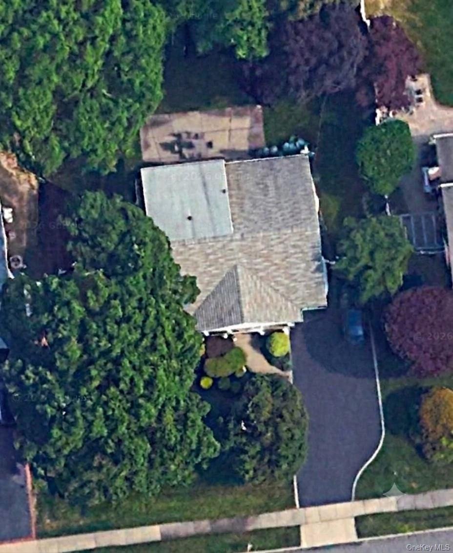 House in Commack, New York, United States 2 - 18615715