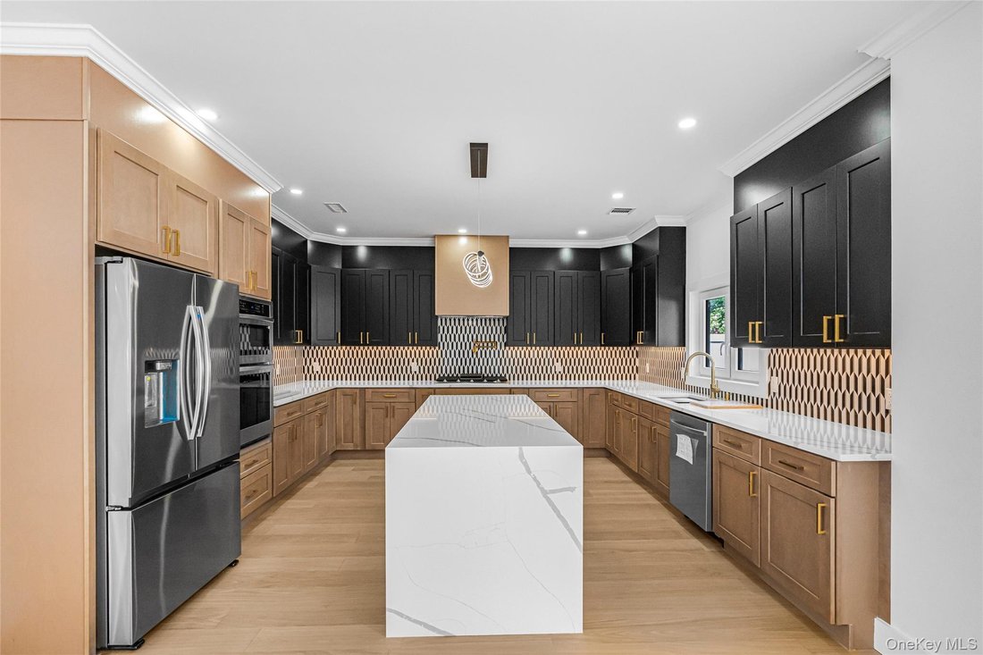 House in Levittown, New York, United States 4 - 18612296