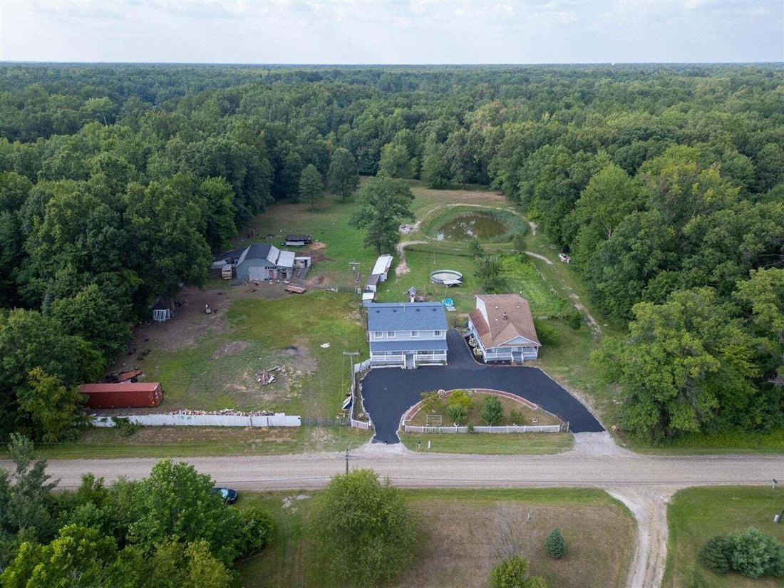 House in Carleton, Michigan, United States 4 - 18615645