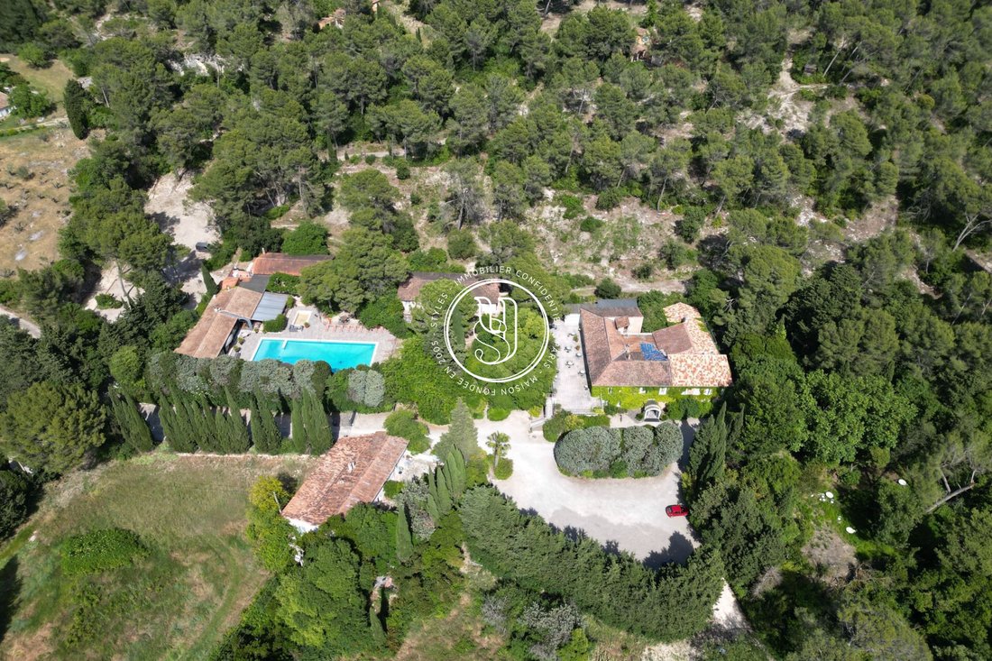 Villa in Saint-Rémy-de-Provence, Provence-Alpes-Côte d'Azur, France 1 - 18610474