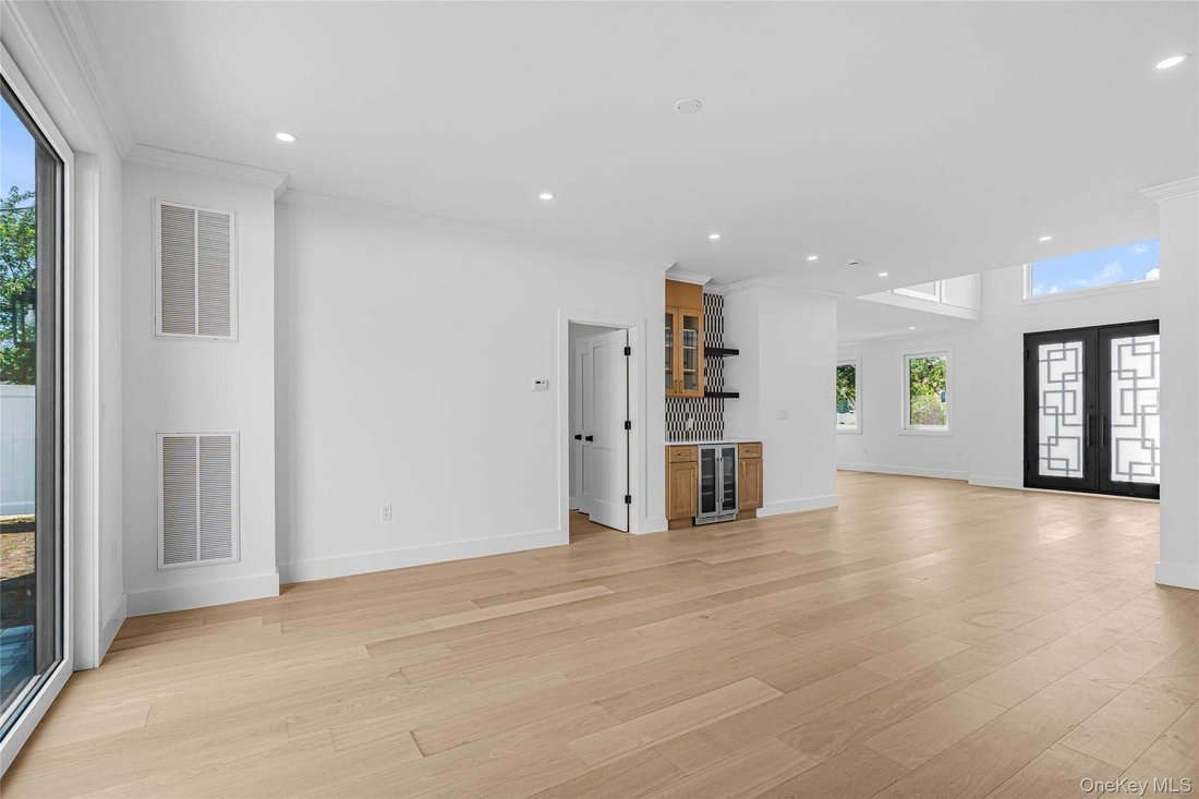 House in Levittown, New York, United States 3 - 18612296