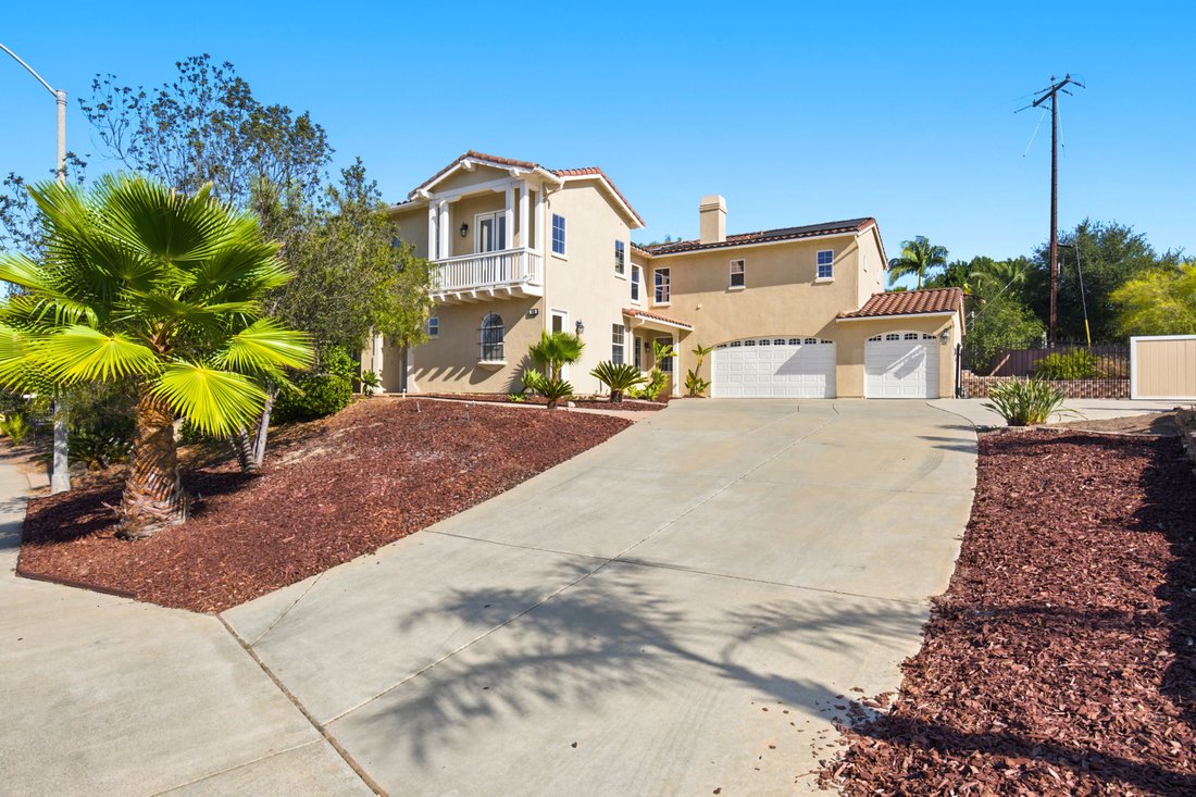 Escondido, California, United States 2 - 18615026