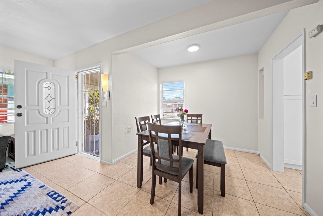 House in Lynwood, California, United States 5 - 18610359