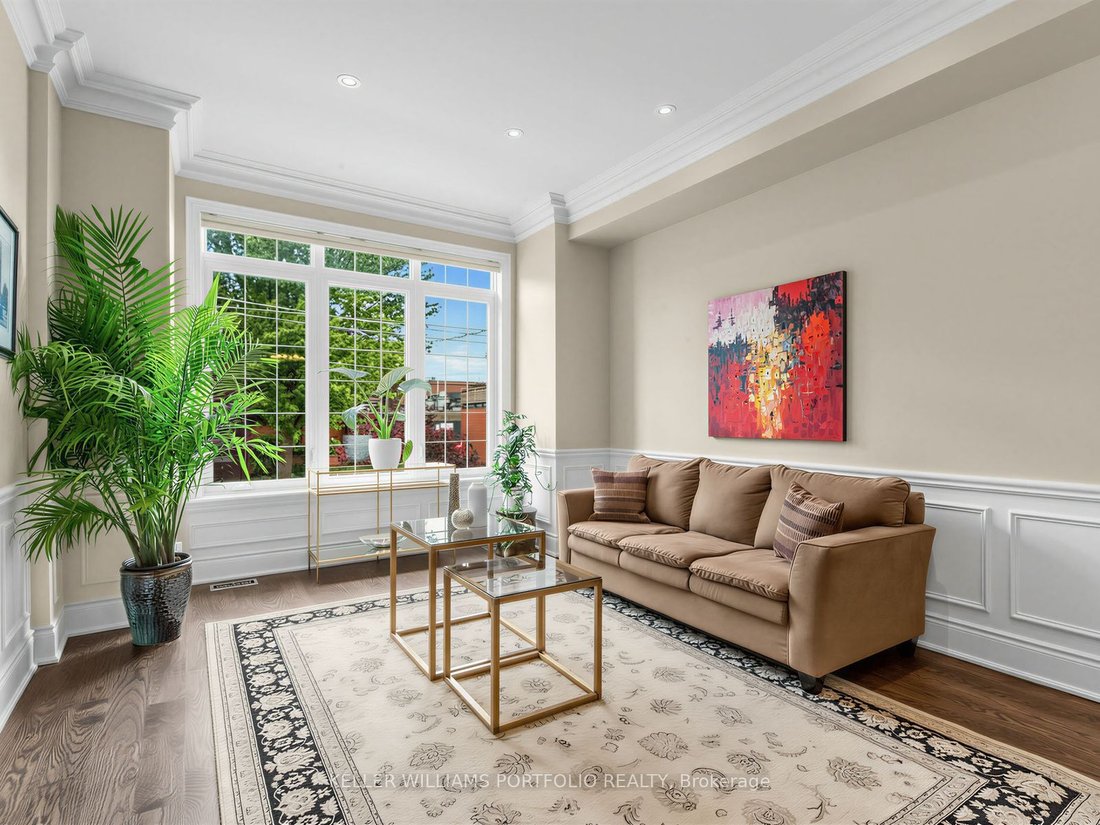 House in Toronto, Ontario, Canada 5 - 18609771