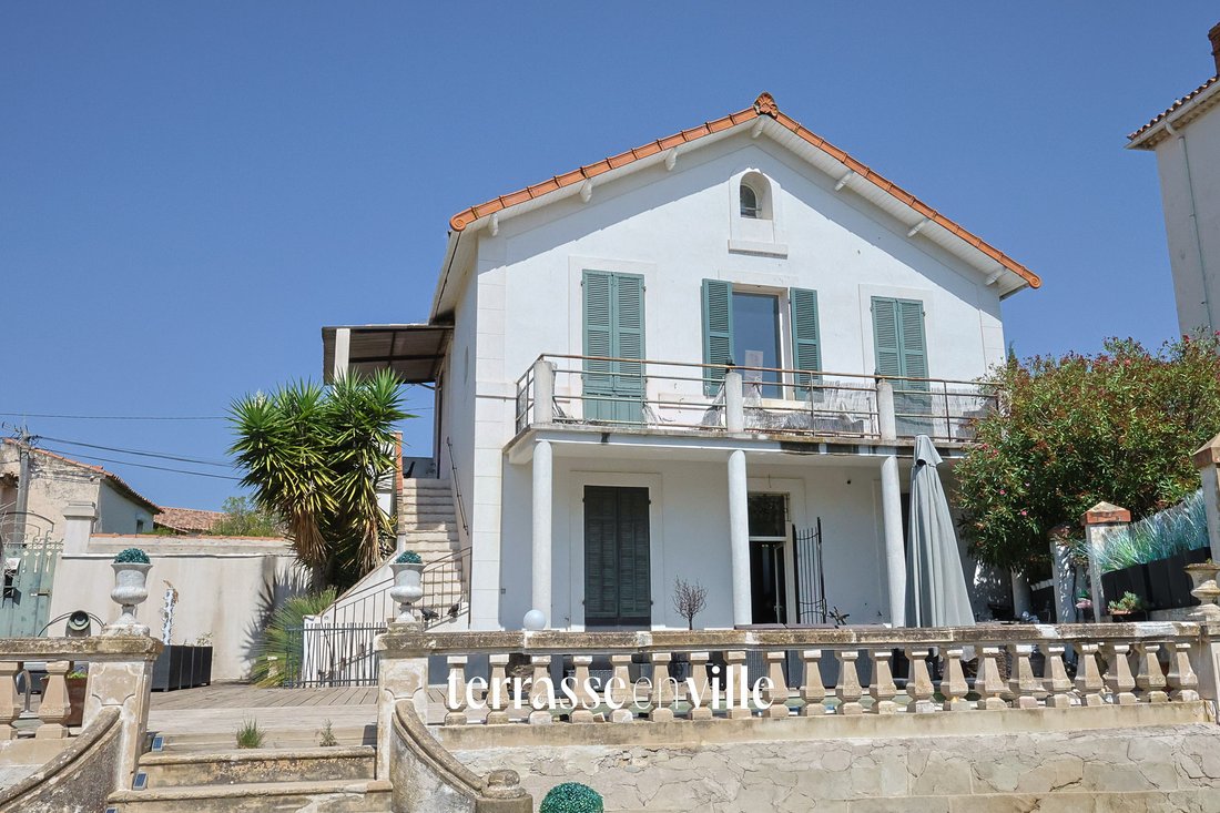 House in Saint-Cyr-sur-Mer, Provence-Alpes-Côte d'Azur, France 1 - 18613641