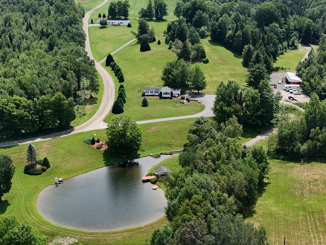 Irasburg, Vermont, United States 3 - 18611260