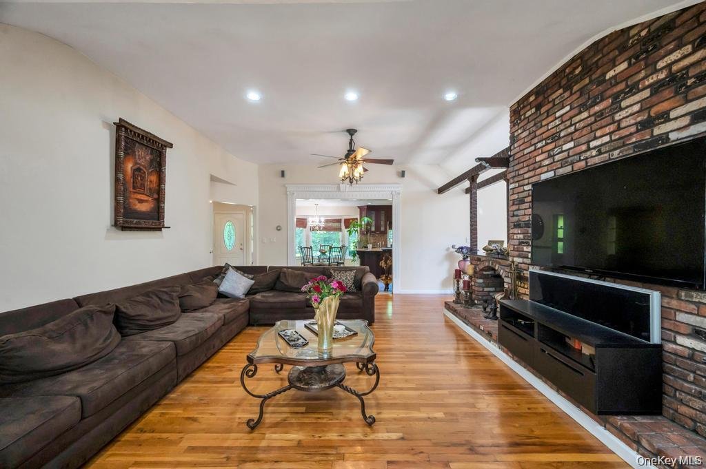 House in Huntington Station, New York, United States 5 - 18609282