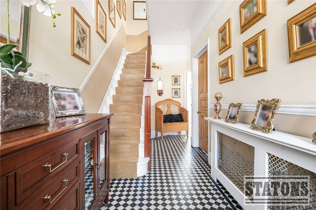 House in Winchmore Hill, Enfield, England 3 - 18609256