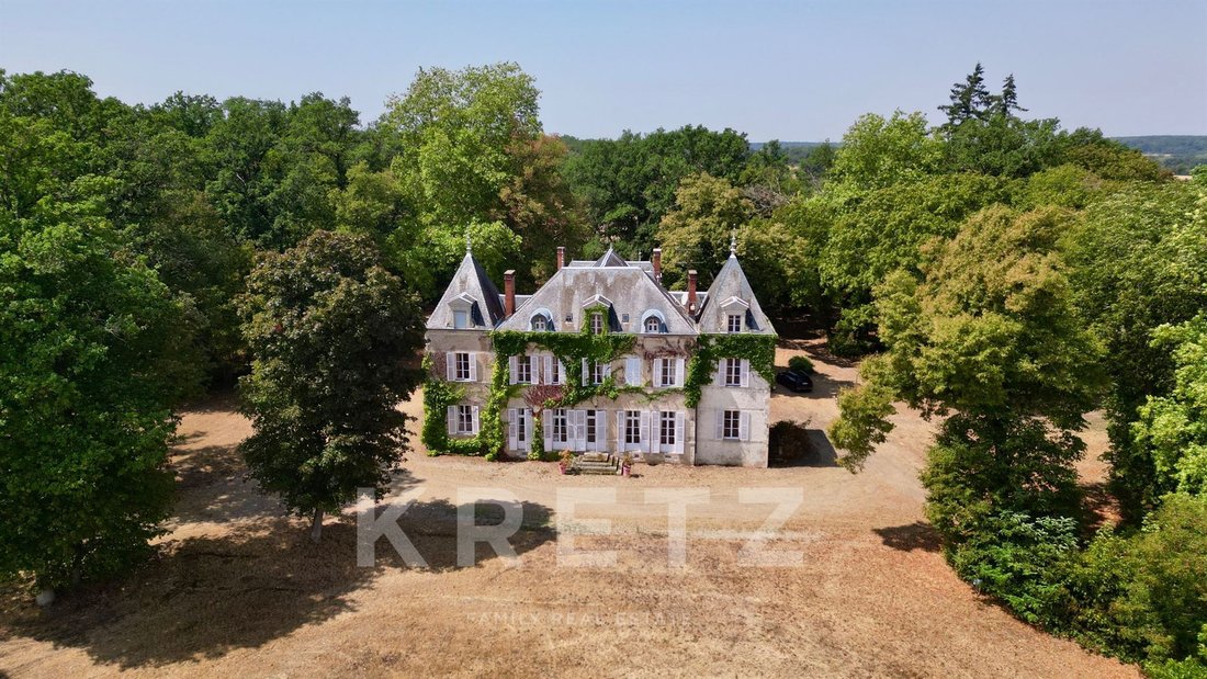 Estate in Chateaumeillant, Centre-Val de Loire, France 1 - 18611088