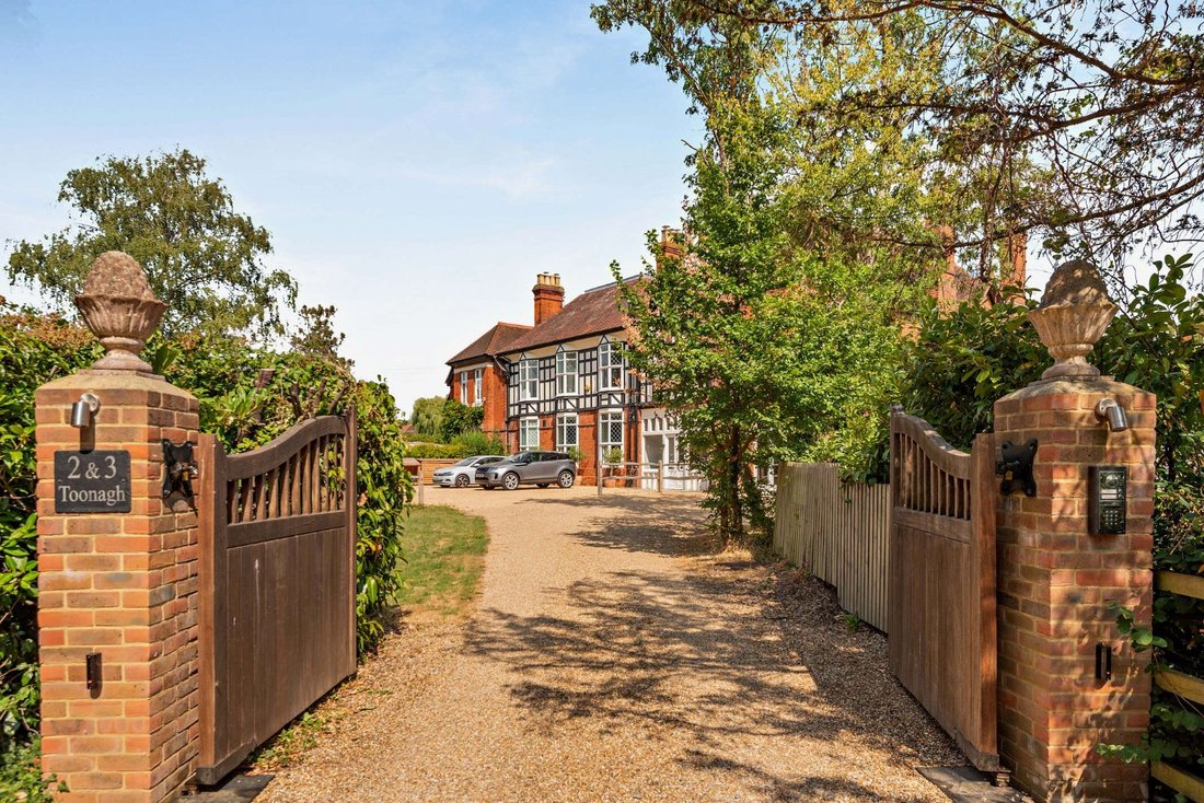 House in Maidens Green, Winkfield, England 1 - 18612042