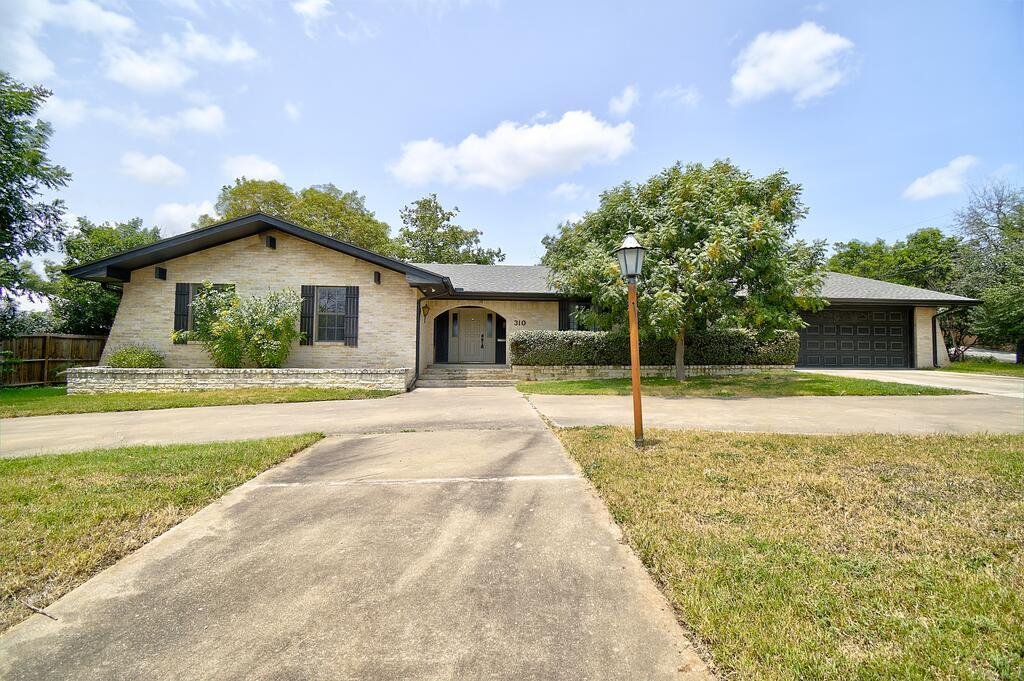 House in Kerrville, Texas, United States 1 - 18611671
