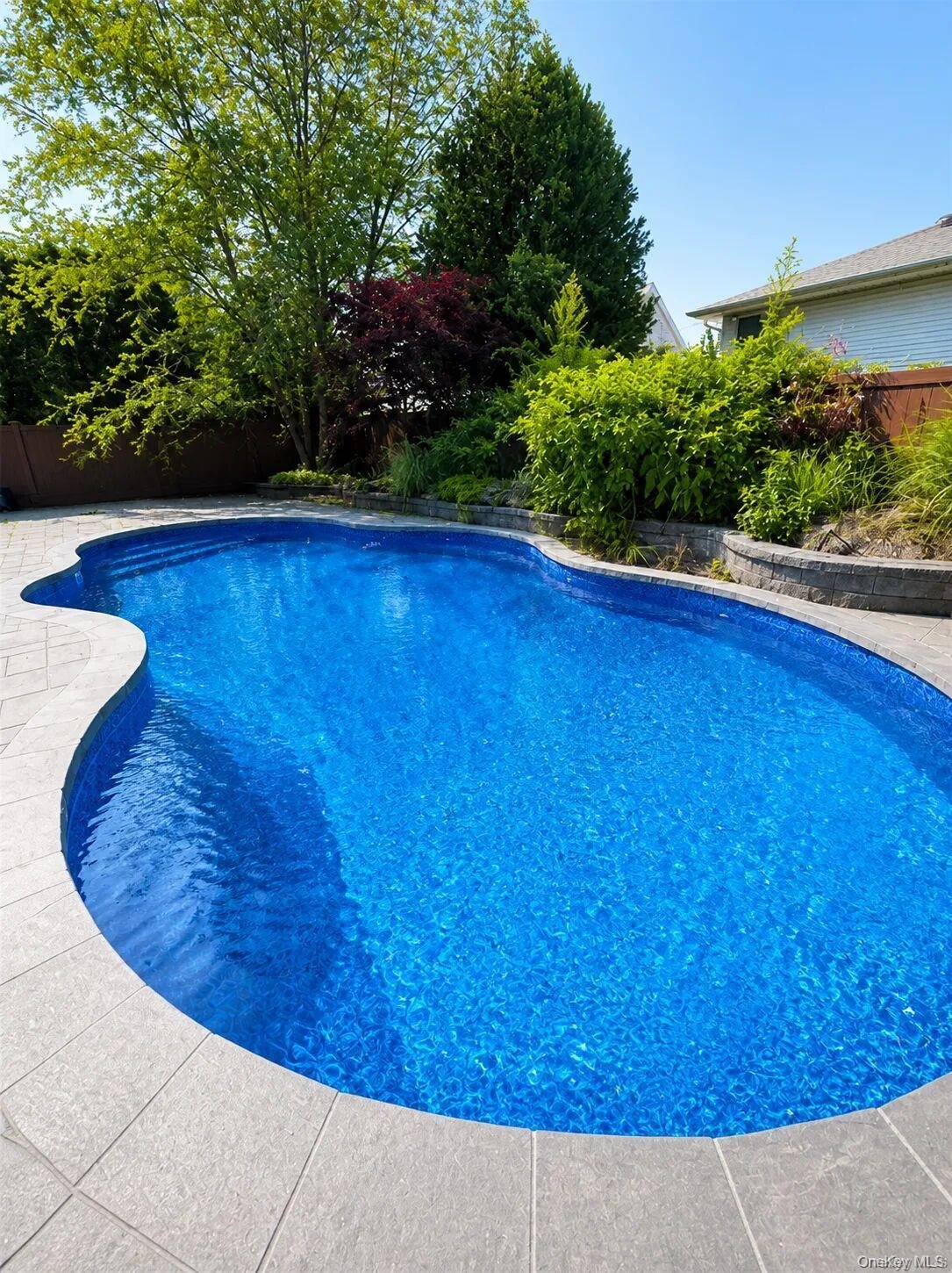 House in East Meadow, New York, United States 4 - 18263857
