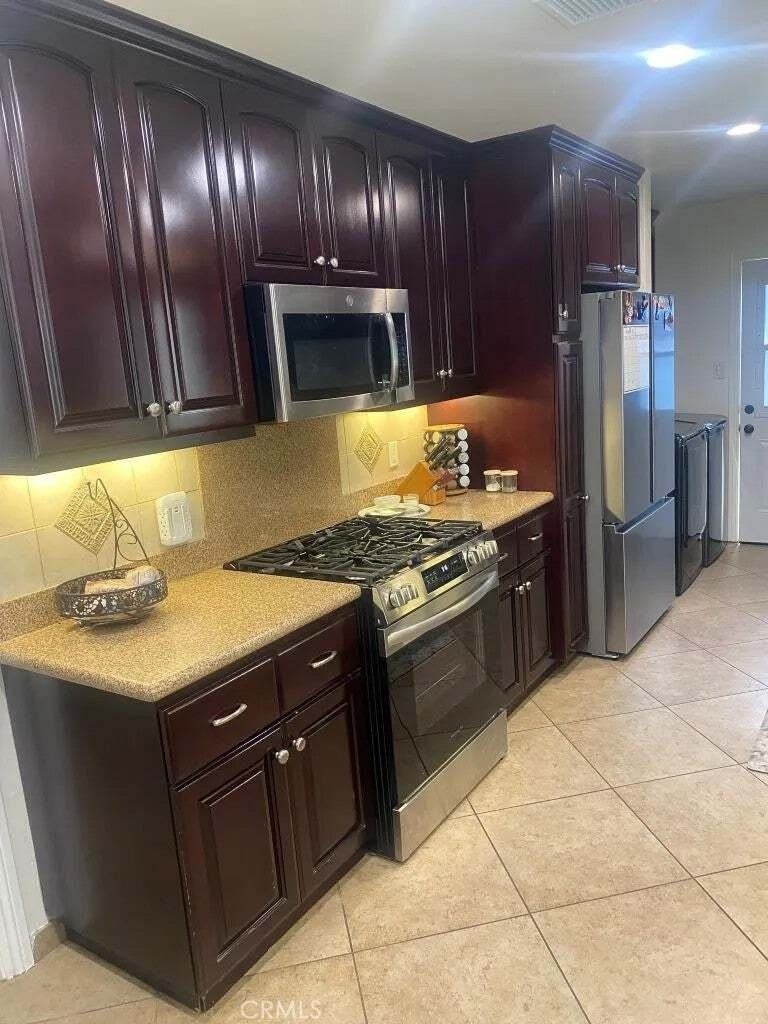 House in Signal Hill, California, United States 4 - 18610146