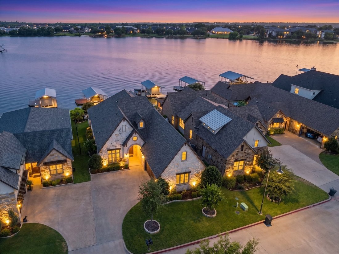 House in Granbury, Texas, United States 1 - 18527901