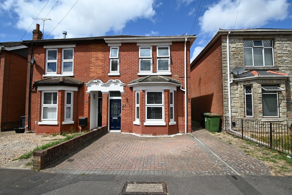 House in Bishopstoke, Eastleigh, England 1 - 18613667