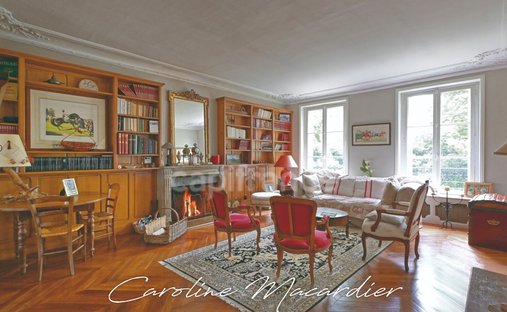 House in Charlemagne, Maisons-Laffitte, France 1