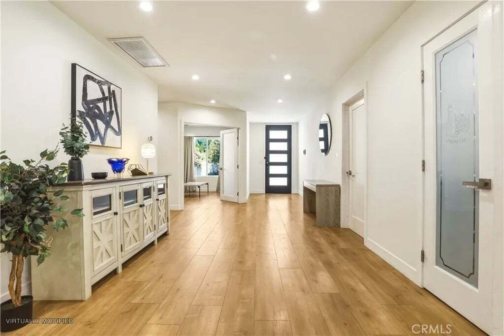 House in Los Angeles, California, United States 3 - 18373112