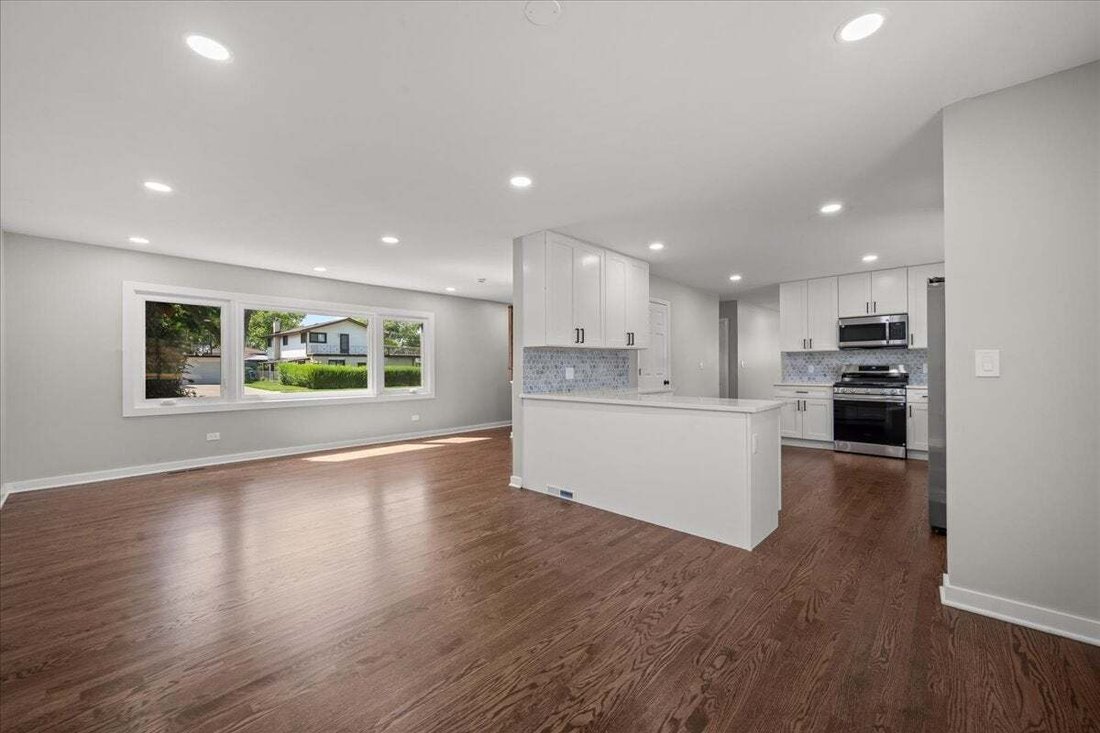 House in Des Plaines, Illinois, United States 4 - 18609545