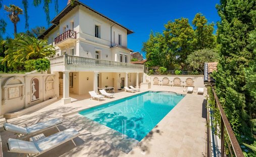 Villa in Saint Nicolas, Cannes, France 1