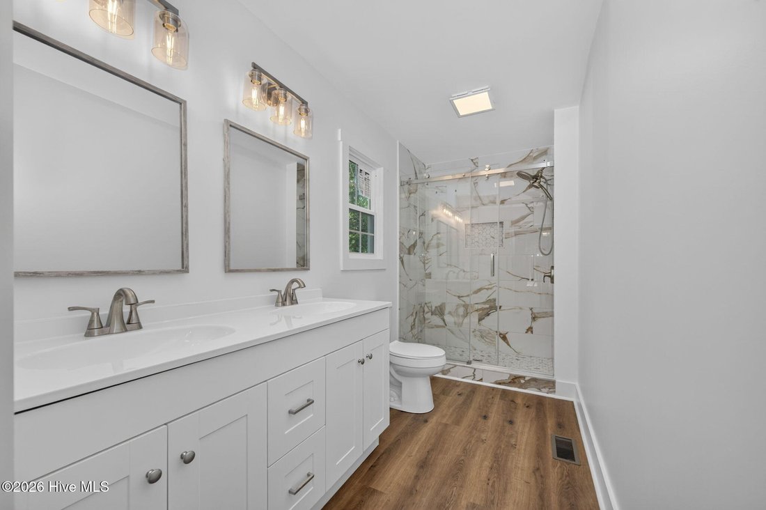 House in Oak Island, North Carolina, United States 3 - 18609457